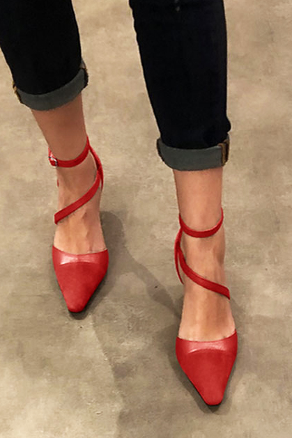 Cardinal red women's open side shoes, with snake-shaped straps. Tapered toe. High slim heel. Worn view - Florence KOOIJMAN